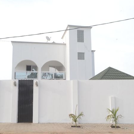 Drammeh'S Villa Serrekunda Exterior photo