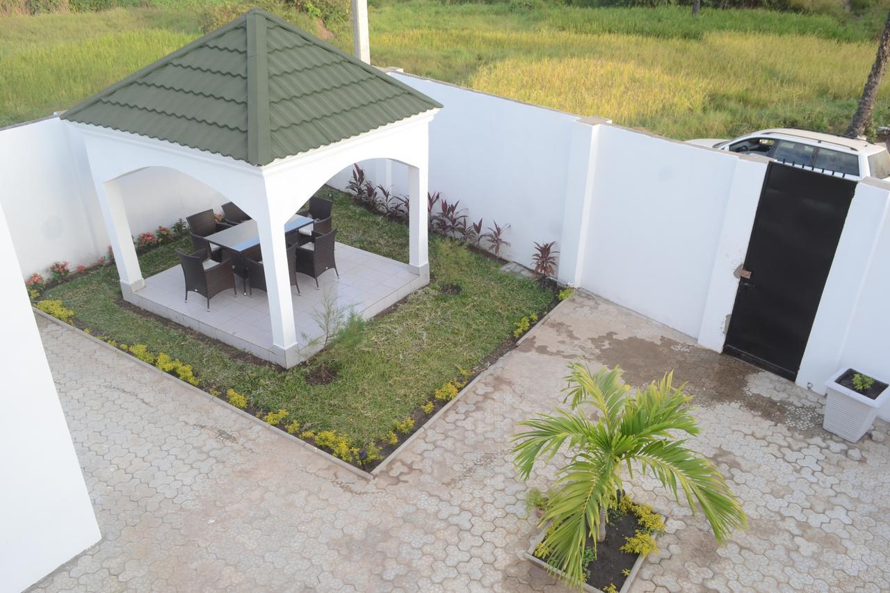 Drammeh'S Villa Serrekunda Exterior photo