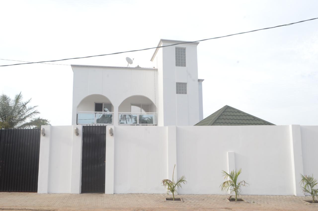 Drammeh'S Villa Serrekunda Exterior photo