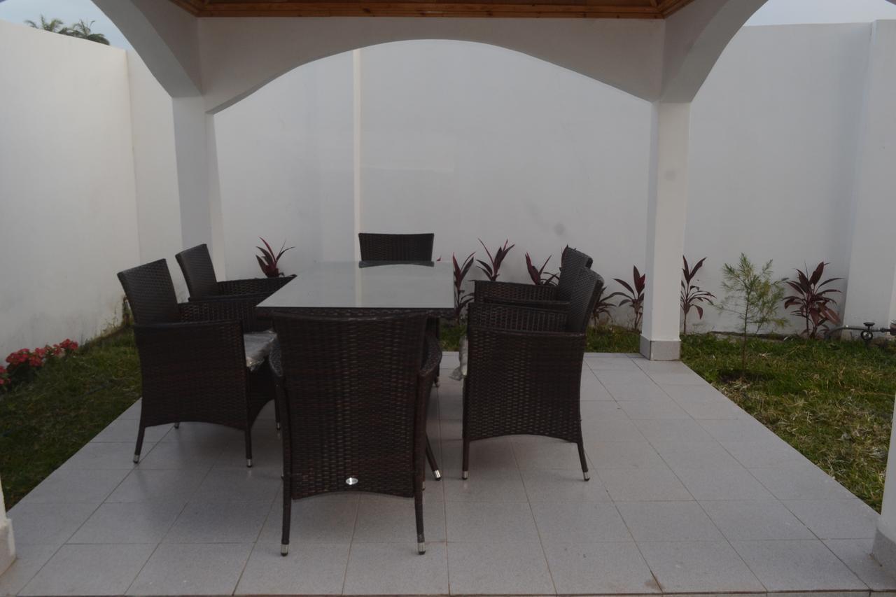 Drammeh'S Villa Serrekunda Exterior photo
