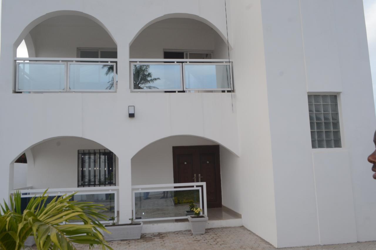 Drammeh'S Villa Serrekunda Exterior photo